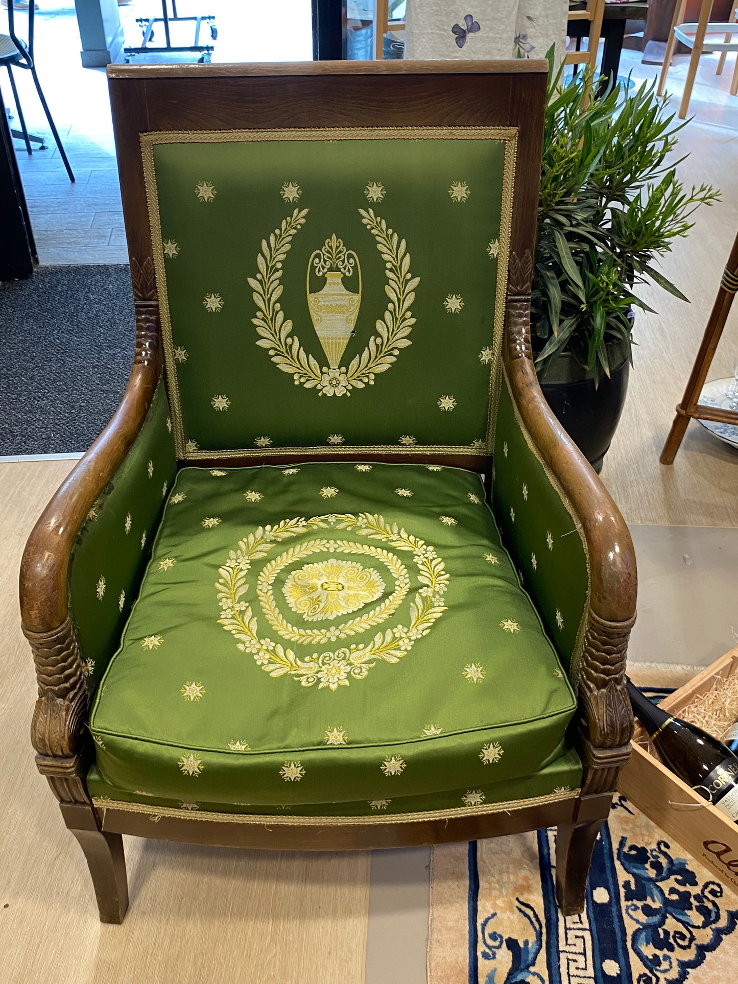 Fauteuil Empire – Brocart vert impérial